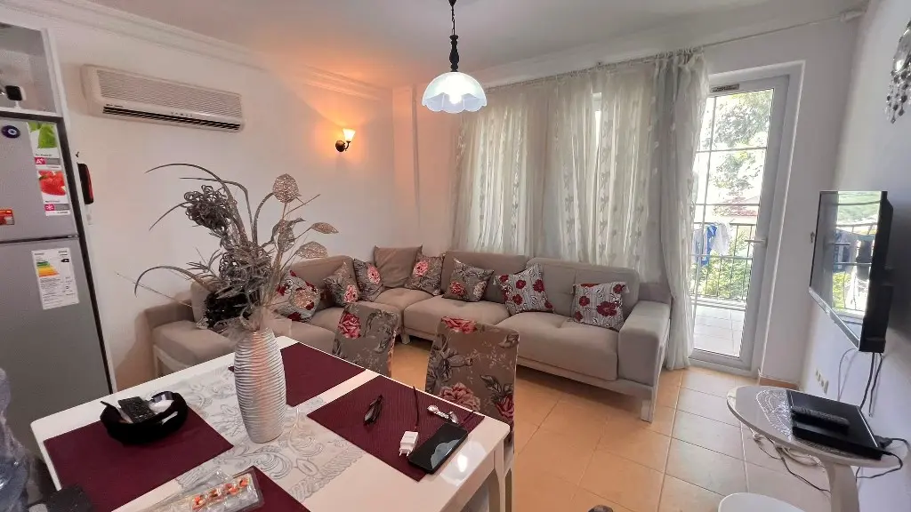 Spacious lounge